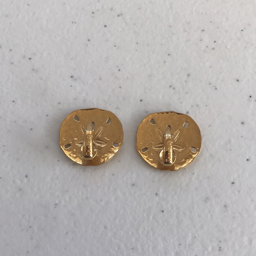 Crown Trifari Gold Tone Sand Dollar Clip On Earrings - Picture 3 of 9